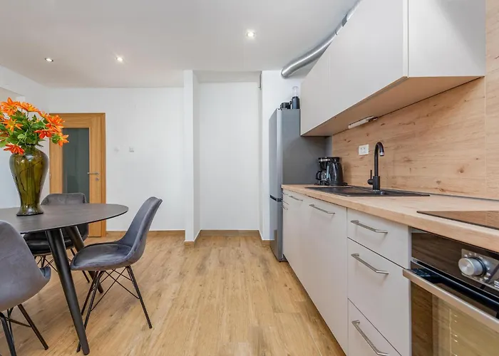 Amazing Apartment In Zadar With Kitchen