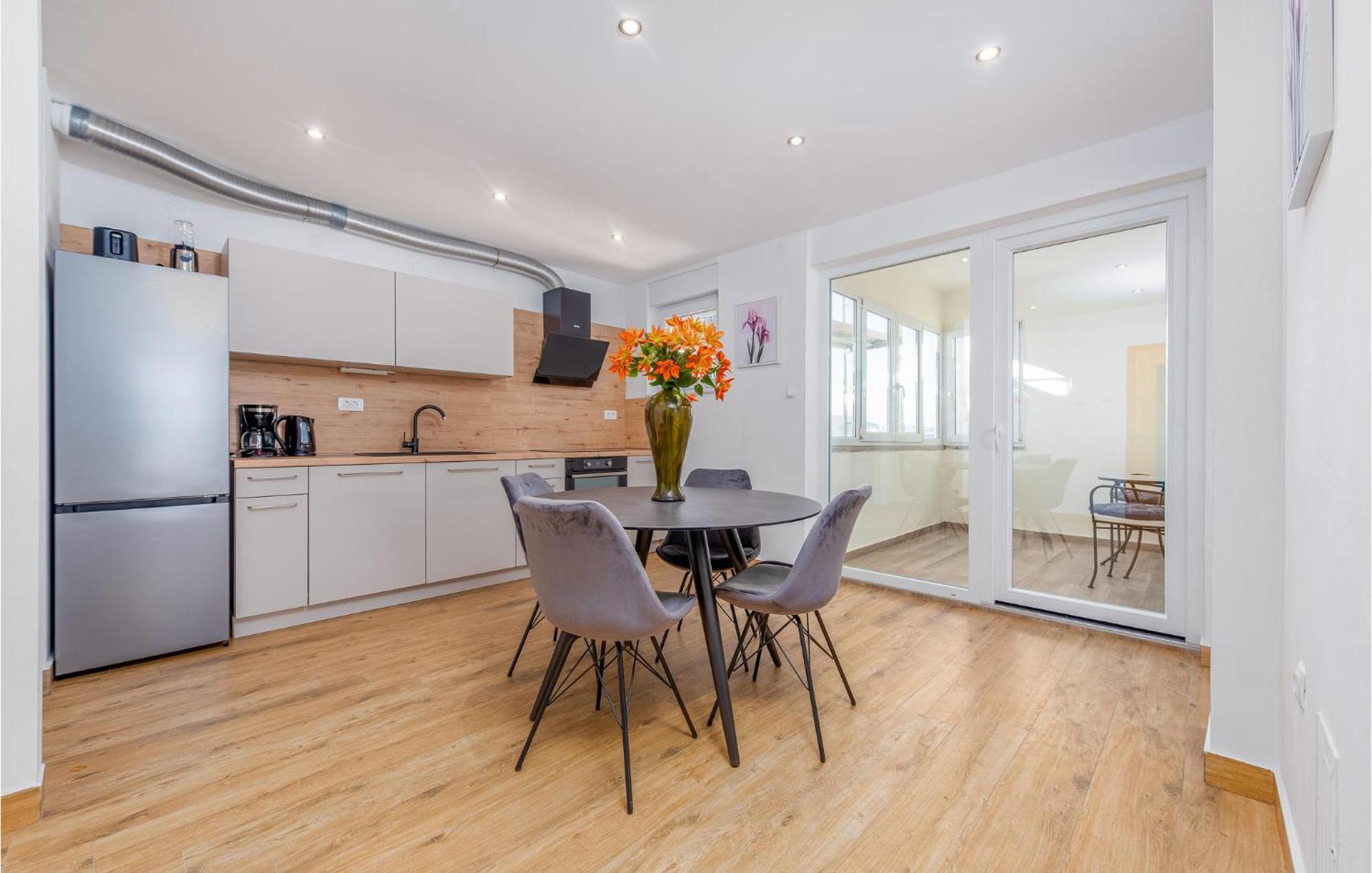 Amazing In With Kitchen *
