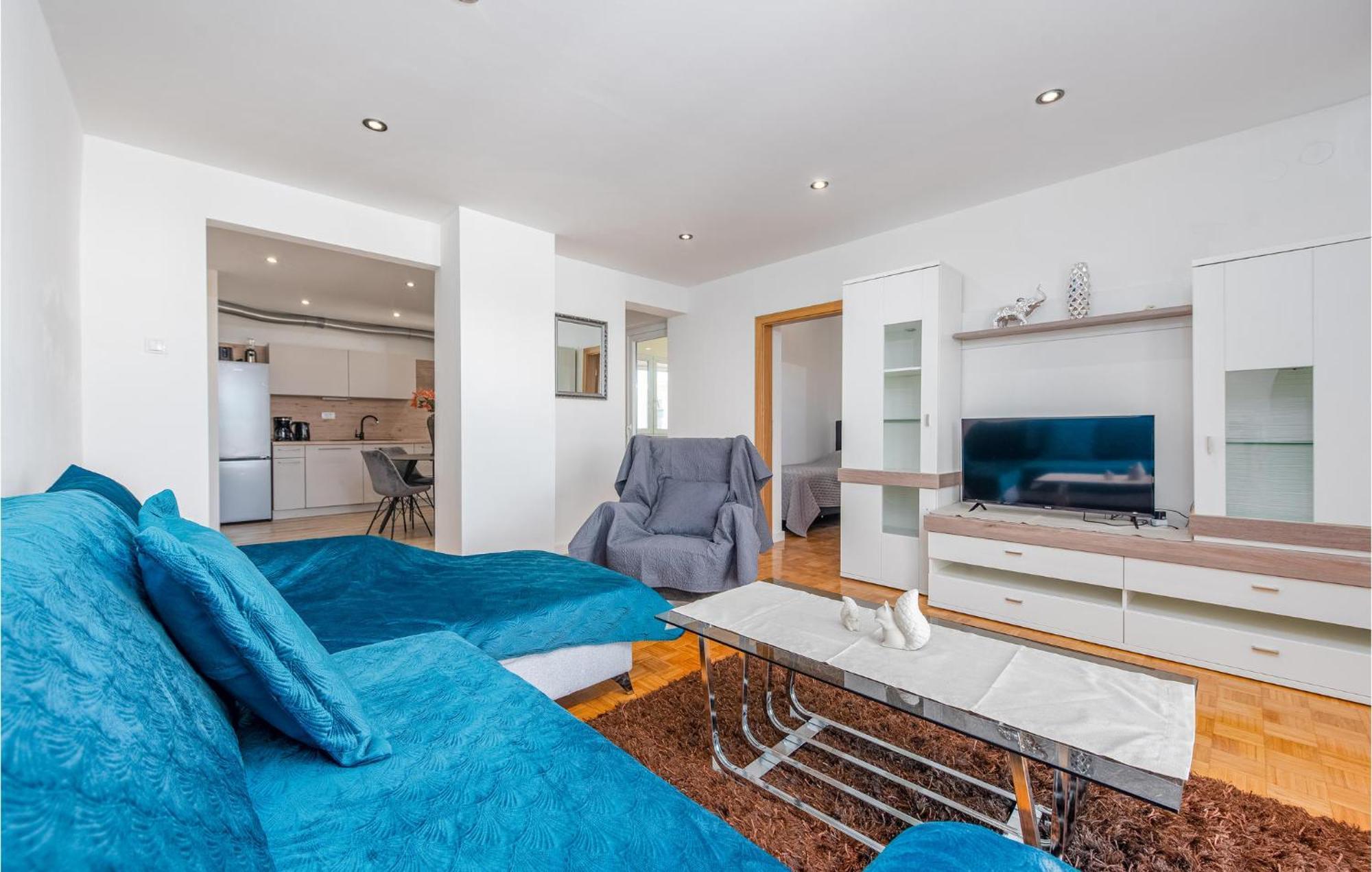 Amazing In With Kitchen Apartment *